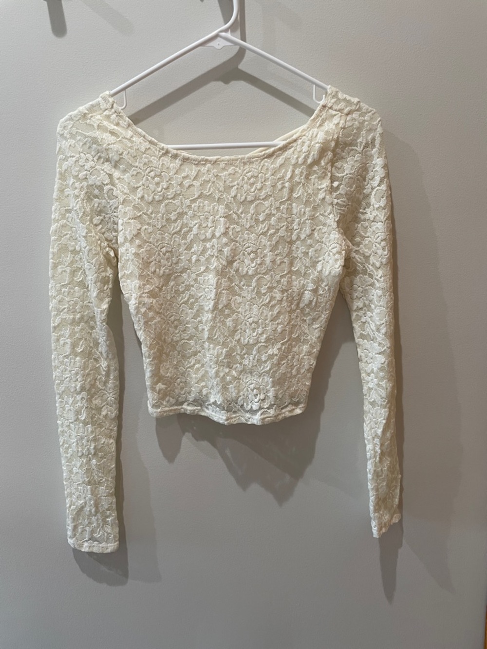Abercrombie and Fitch Women's Cream Lace Long-Sleeve Cropped Top